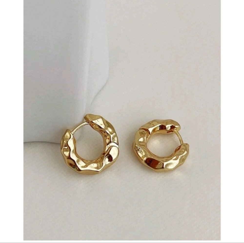 Anthropologie Abstract Hammered Small Huggie Hoop Gold Earrings - Picture 5 of 5